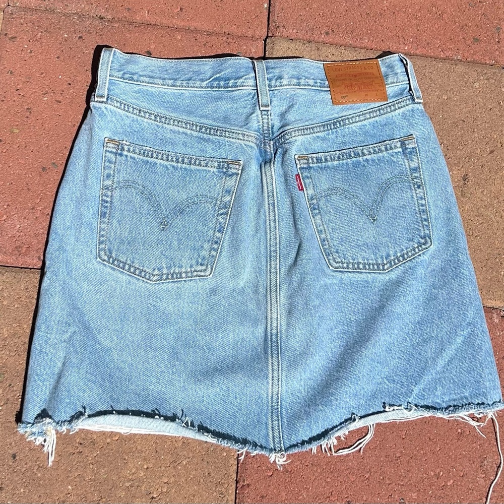 Sz-28-Levi’s 501 button fly distressed denim skirt - Picture 2 of 11